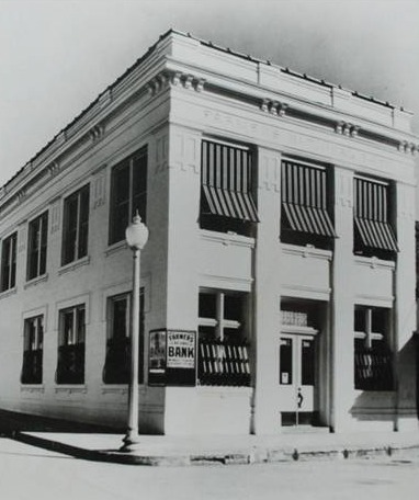 Farmer's National Bank at the corner of Main and S. Baylor street 1933